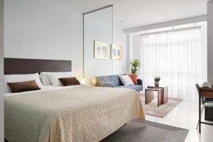 Postel nebo postele na pokoji v ubytování Satori Suites
