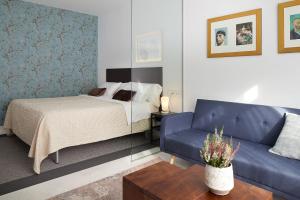 Postel nebo postele na pokoji v ubytování Satori Suites