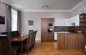 Kuchyňa alebo kuchynka v ubytovaní Imperial Apartments Schönbrunn - Contactless Check-In