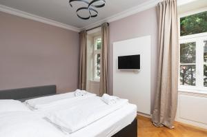 Posteľ alebo postele v izbe v ubytovaní Imperial Apartments Schönbrunn - Contactless Check-In