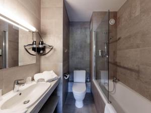 Koupelna v ubytování Logis Hotel Noemys Morgon