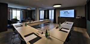 TV a/nebo společenská místnost v ubytování Mercure Pont d’Avignon Centre