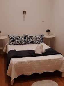 A bed or beds in a room at Casa de Huéspedes Prada