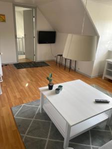 a living room with a white coffee table at Centrum lejlighed in Viborg
