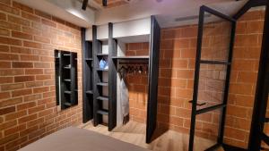 Ένα ή περισσότερα κρεβάτια σε δωμάτιο στο Two-level CATCHY LOFT Alicante Beach & Castle