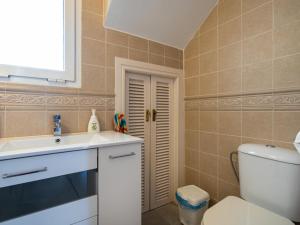 A bathroom at 2 Mijas Playa Club in La Cala de Mijas