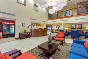 Posezení v ubytování Comfort Suites Charleston West Ashley