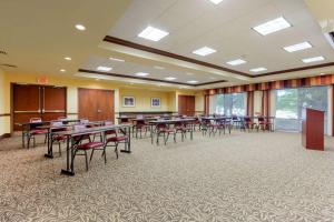 A restaurant or other place to eat at Comfort Suites Charleston West Ashley