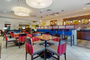 Restaurace v ubytování Comfort Suites Charleston West Ashley