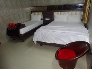 Postel nebo postele na pokoji v ubytování The Sky Comfort - Hotel The Heaven, Dwarka