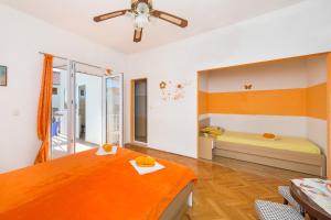 Postel nebo postele na pokoji v ubytování Apartments Ostrog