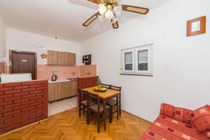 Kuchyň nebo kuchyňský kout v ubytování Apartments Ostrog