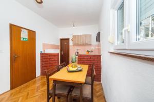 Kuchyň nebo kuchyňský kout v ubytování Apartments Ostrog