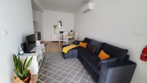 a living room with a couch and a table at Palmeira Comfort in Aveiro