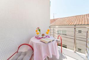 Ein Balkon oder eine Terrasse in der Unterkunft Apartmani Joško Duće - Omiš