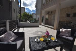 Ein Sitzbereich in der Unterkunft Apartmani Joško Duće - Omiš
