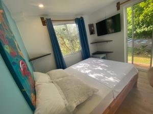 Cama o camas de una habitación en MAHALO HOUSE B&B - Tu Casa Hospedaje en San Andrés Isla -