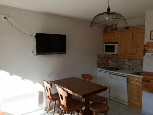 Appartement Montgenèvre, 2 pièces, 6 personnes - FR-1-445-120の見取り図または間取り図