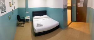 a bedroom with a bed in a room at Lih Pin Hotel in Sungai Petani