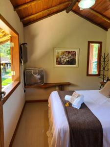 Un pat sau paturi într-o cameră la Pousada Maritacas do Sana