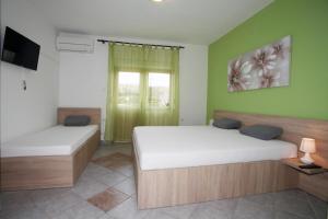 Postel nebo postele na pokoji v ubytování Apartments Zeljko