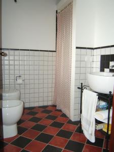 A bathroom at Holiday villa Gelso - Ragusa