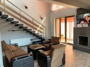 Posezení v ubytování Villa Astoria Bakuriani