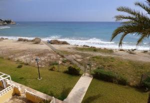 a view of the beach from the balcony of a house at Wonderful house with private beach in El Campello