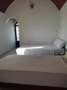 Een bed of bedden in een kamer bij Nubian Holiday House Aswan