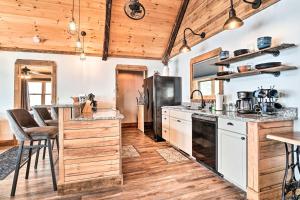 Gallery image of Luxury Rabun Gap Getaway with Soaring Views! in Rabun Gap +26 photos