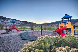 Children's play area sa Magnificent Gypsum Retreat on the Colorado River!