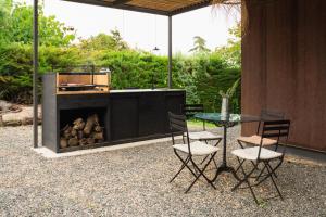 Patio nebo venkovní prostory v ubytování Menta House preciosa eco-casa con gran jardin y barbacoa