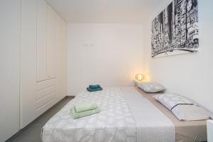 Łóżko lub łóżka w pokoju w obiekcie Flamingo playa 8