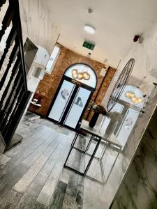 a dining room with a glass table and a chandelier at 42 Apart-Hotel in Scunthorpe