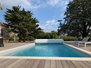 Swimmingpoolen hos eller tæt på LA MAISON DU DIRECTEUR DE SALIN DE GIRAUD