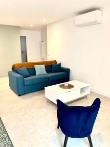 Posezení v ubytování Spacious apartment in the heart of Juan les Pins !