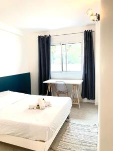 Postel nebo postele na pokoji v ubytování Spacious apartment in the heart of Juan les Pins !