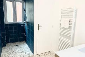 Koupelna v ubytování Spacious apartment in the heart of Juan les Pins !