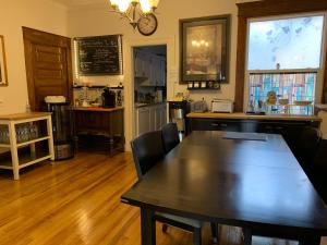 a kitchen with a table and chairs in a room at Rideau Inn in Ottawa