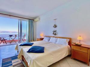 A bed or beds in a room at SeaFront Villa Ourania