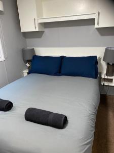 Krevet ili kreveti u jedinici u objektu The BALTIC LODGE NO2 3 BEDROOM AT CAINS BREWERY