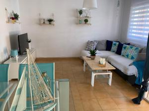 Łóżko lub łóżka w pokoju w obiekcie Bungalow in San Juan Playa