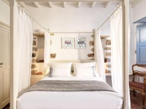 Postel nebo postele na pokoji v ubytování Patmos Eye Boutique Hotel & Villas