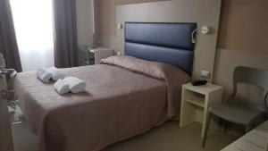 A bed or beds in a room at Hotel City 20