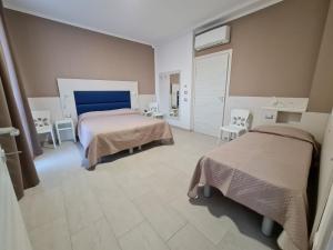A bed or beds in a room at Hotel City 20