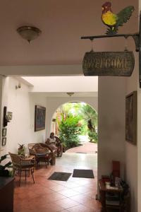a living room with a bird perched on a sign at Alojamiento Familiar Custodia in Tarapoto