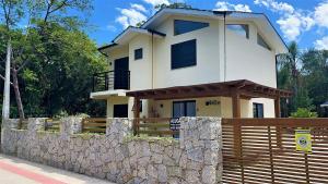 Το κτήριο όπου στεγάζεται  η παραθεριστική κατοικία