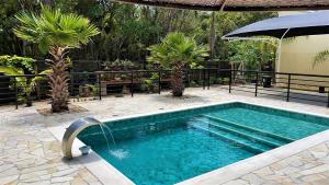 Πισίνα στο ή κοντά στο Casa Privativa com Piscina na Barra da Ferrugem/SC