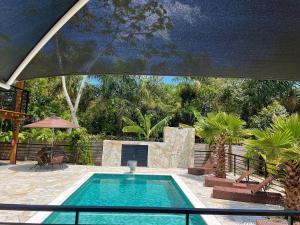 Πισίνα στο ή κοντά στο Casa Privativa com Piscina na Barra da Ferrugem/SC