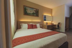 Voodi või voodid majutusasutuse Paragon Lutong Hotel toas